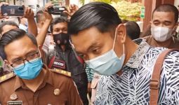 Usai Mengikuti Persidangan, Advokat Sudarmono Pasrah ‘Dijemput’ Intelijen Kejari Surabaya - JPNN.com