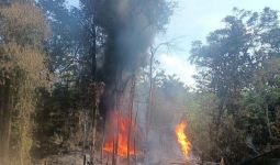Duarrr, Sumur Minyak Ilegal di Sanga Desa Kembali Meledak dan Terbakar, Lihat - JPNN.com