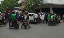 Amuk Massa di Jalan Pucang Anom Surabaya, Darah di Mobil Ayla Masih Misteri - JPNN.com