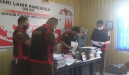 Geledah KPU Kapuas, Jaksa Angkut Dokumen Terkait Pilgub Kalteng - JPNN.com