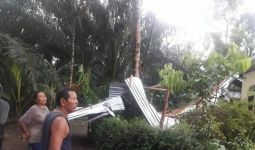 Puting Beliung Terjang 4 Desa, Puluhan Rumah Porak-poranda - JPNN.com