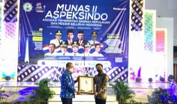 Nono Sampono Terima Penghargaan Tokoh Maritim Pengagas RUU Daerah Kepulauan - JPNN.com