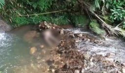 Mayat Mengambang di Sungai, Tanpa Busana - JPNN.com