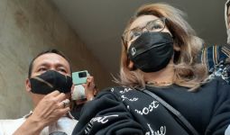 Kabar Ayu Ting Ting Dilamar Anggota TNI, Ayah Ojak: Doakan Saja - JPNN.com