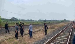 Terobos Perlintasan Kereta Api, Mbak Lena Terseret 10 Meter, Kondisi Mengenaskan - JPNN.com