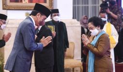 Jokowi, Petugas Partai yang Melantik Ketua Umum PDIP Megawati - JPNN.com