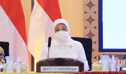 Menaker Ida Dampingi Wapres Pimpin Rakor Bahas Kemiskinan Ekstrem di Manokwari - JPNN.com