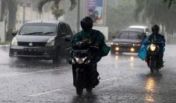 Peringatan Dini BMKG, Waspada Hujan Disertai Petir di Sejumlah Wilayah Indonesia - JPNN.com
