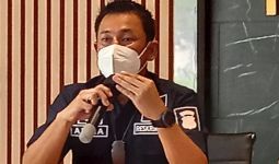Haris Azhar & Fatia KontraS Dikabarkan Dijemput Polisi, Kombes Auliansyah Buka Suara - JPNN.com