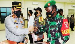 16 Personel Polri-TNI Dikumpulkan di Aula Mapolres, Kombes Arif Memberikan Sesuatu - JPNN.com