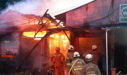 20 Kios Pasar Kayu Jati Ludes Terbakar, Sebegini Kerugiannya - JPNN.com