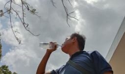 7 Manfaat Rutin Minum Air Putih Setiap Pagi, Wanita Pasti Suka - JPNN.com