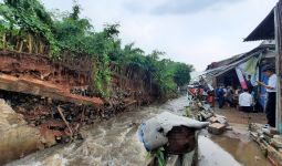 Warga Tapos Depok Kaget Mendengar Suara Keras Sebelum Hujan Deras - JPNN.com