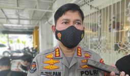 Viral Aksi Wanita Acungkan Jari Tengah ke AKP Gede, Polda Metro Jaya Merespons Begini - JPNN.com