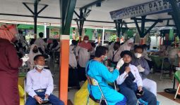 Persiapan PTM Dispendik Surabaya Gelar Tes Swab Siswa dan Guru SMP - JPNN.com