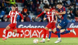 Levante vs Atletico Madrid: Los Rojiblancos Terlempar dari Empat Besar, Simeone Kena Kartu Merah - JPNN.com