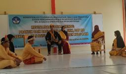 Bahasa Lokal Kalbar Makin Tergerus, Revitalisasi Sastra Mendu Digencarkan - JPNN.com