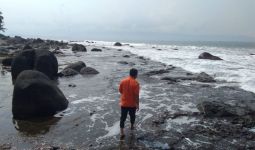 Siswa SD Hilang Tenggelam di Pantai Karangpapak Sukabumi - JPNN.com