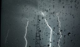 Prakiraan Cuaca Jakarta 20 Februari, 3 Wilayah Ini Bakal Hujan Petir, Waspada! - JPNN.com