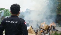 Tegas, Bea Cukai Bakar Lebih 7 Juta Batang Rokok Ilegal, Nilainya Miliaran - JPNN.com