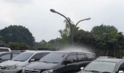 Heboh Video Hujan Hanya Guyur 1 Mobil, Mbah Mijan Sebut Itu Pertanda - JPNN.com