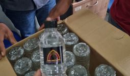 Ratusan Botol Miras Ilegal Senilai Rp 21,6 Juta Disita Bea Cukai di Malang dan Bogor - JPNN.com