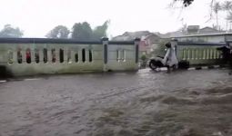 Kota Sukabumi Dikepung Banjir dan Longsor - JPNN.com