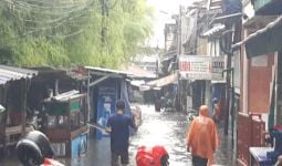 Kampung Duku Kebayoran Lama Terendam Banjir - JPNN.com