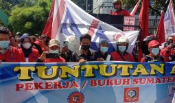 Massa Buruh di Medan Sambangi Kantor Bobby Nasution, Ini Tujuannya - JPNN.com