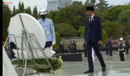 Jokowi Pimpin Upacara Hari Pahlawan di TMP - JPNN.com