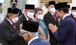 Jokowi Anugerahkan Gelar Pahlawan Nasional ke 4 Orang Ini, 2 dari Pulau Jawa - JPNN.com