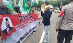 Demo di Depan Istana, Mahasiswa Islam Teriakkan Copot Menteri Agama - JPNN.com