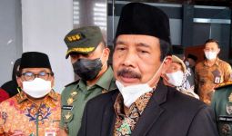 Kepala BPIP Menyodorkan 15 Buku Pelajaran Pancasila kepada Jokowi - JPNN.com