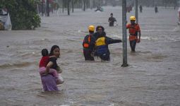 Jokowi Ungkap Penyebab Banjir di Sintang, Ternyata - JPNN.com