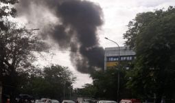 Pabrik Penggilingan Kapas di Pasar Rebo Terbakar, Sebegini Taksiran Kerugian  - JPNN.com