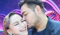 Ayu Ting Ting Dicium oleh Ivan Gunawan, Semoga Berjodoh - JPNN.com