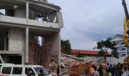 Gedung SMAN 96 Jakarta Roboh, Disdik DKI Pastikan KBM Tetap Berjalan - JPNN.com