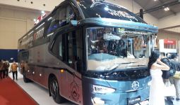 Hino Klaim Teknologi Ini Bikin Mesin Bus R260 Aman Digeber di Tol Trans Jawa  - JPNN.com