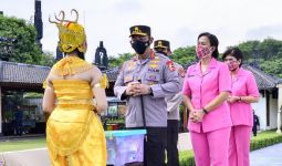 Kapolri Listyo Sigit Berbagi Kebahagiaan Kepada Pekerja Seni Yogyakarta - JPNN.com
