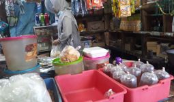 Pedagang Sambat Harga Minyak Goreng Mahal Banget, Ternyata Ini Penyebabnya - JPNN.com
