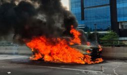 Ini Penyebab Kebakaran Mobil Land Cruiser di Tol Wiyoto Wiyono - JPNN.com