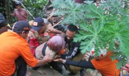 Penyelamatan Korban Tertimbun Longsor Berlangsung Dramatis - JPNN.com