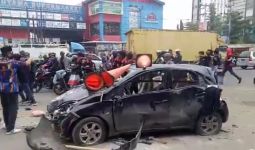 2 Ormas Perang di Karawang, Honda Brio Dibakar, Ada yang Terkapar di Jalan - JPNN.com