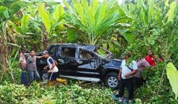 Mobil Kepala Inspektorat OKU Timur Masuk Kebun Pisang, Kondisinya Mengenaskan - JPNN.com