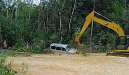 Detik-Detik Pejabat Barito Utara dan Istri Tewas Terseret Banjir, Innalillahi - JPNN.com