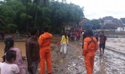 Banjir Bandang Melanda Garut, Belasan Rumah Mengalami Kerusakan - JPNN.com