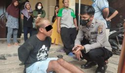 Awalnya Garang, Pemuda Rambut Pirang Ini Lantas Menangis dan Memohon Ampun - JPNN.com