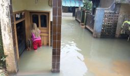 Ruang Kelas di SDN 7 Rancaekek Bandung Roboh Diterjang Banjir - JPNN.com