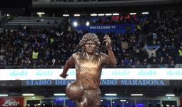 Napoli Hormati Diego Maradona dengan Menghancurkan Lazio - JPNN.com