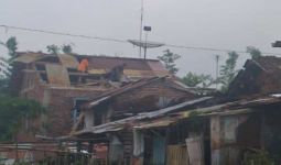 Angin Ribut Merusak Belasan Rumah di Temanggung - JPNN.com